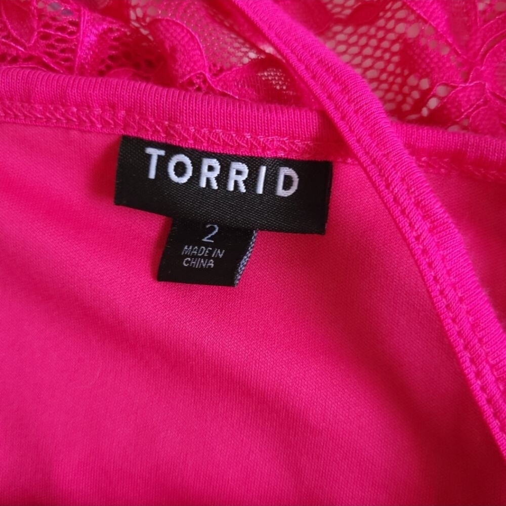 NEW Torrid Candy Pink Ruffle Top Halter Cold Shoulder Lace Barbiecore Size 2 - Picture 5 of 6